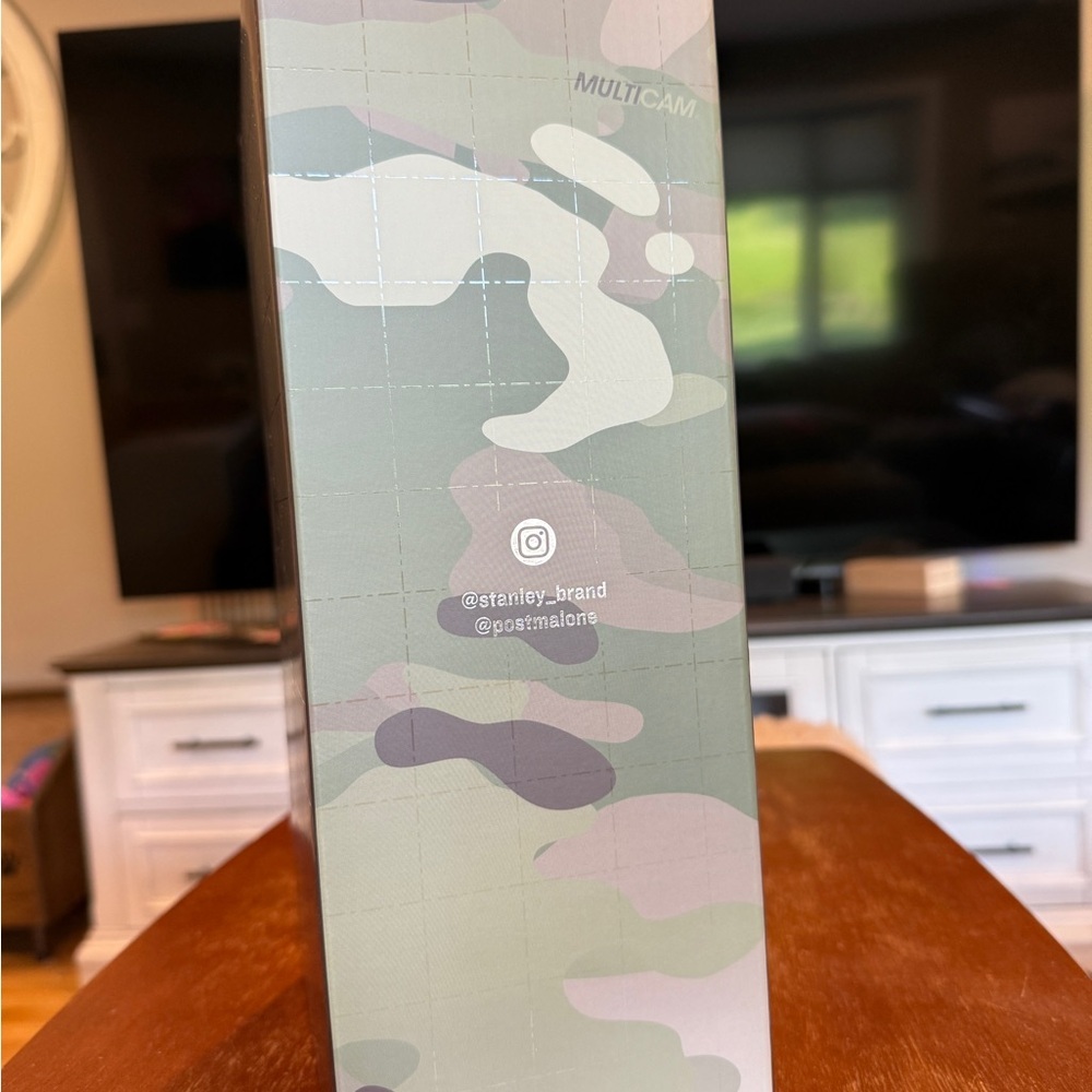 Post Malone flowstate 40oz. Stanley Quencher H2.0 Tumbler in Multicam - Picture 2 of 8